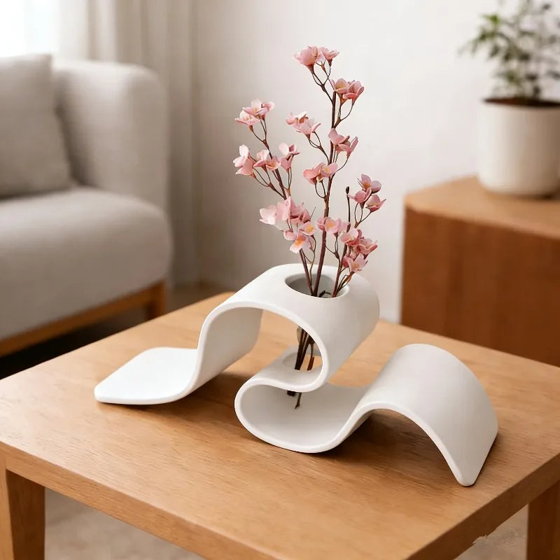 Curved 3D Printed Ribbon Vase